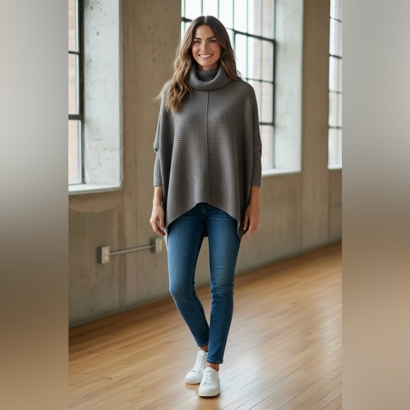 Cyrus Sweaters - Women’s Gray Ribbed Oversized Turtleneck Poncho Sweater! Small!